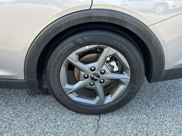 Used 2025 Kia K4 FWD image 8
