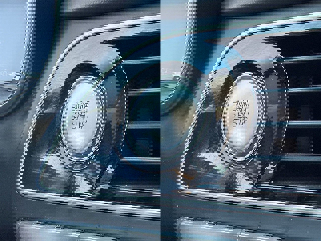 Used 2023 Genesis G70 3.3T image 24