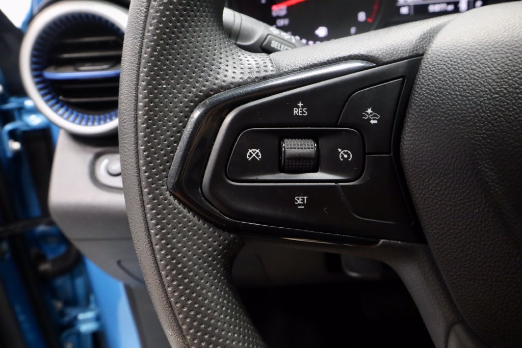 Used 2025 Chevrolet Trax LS FWD image 27