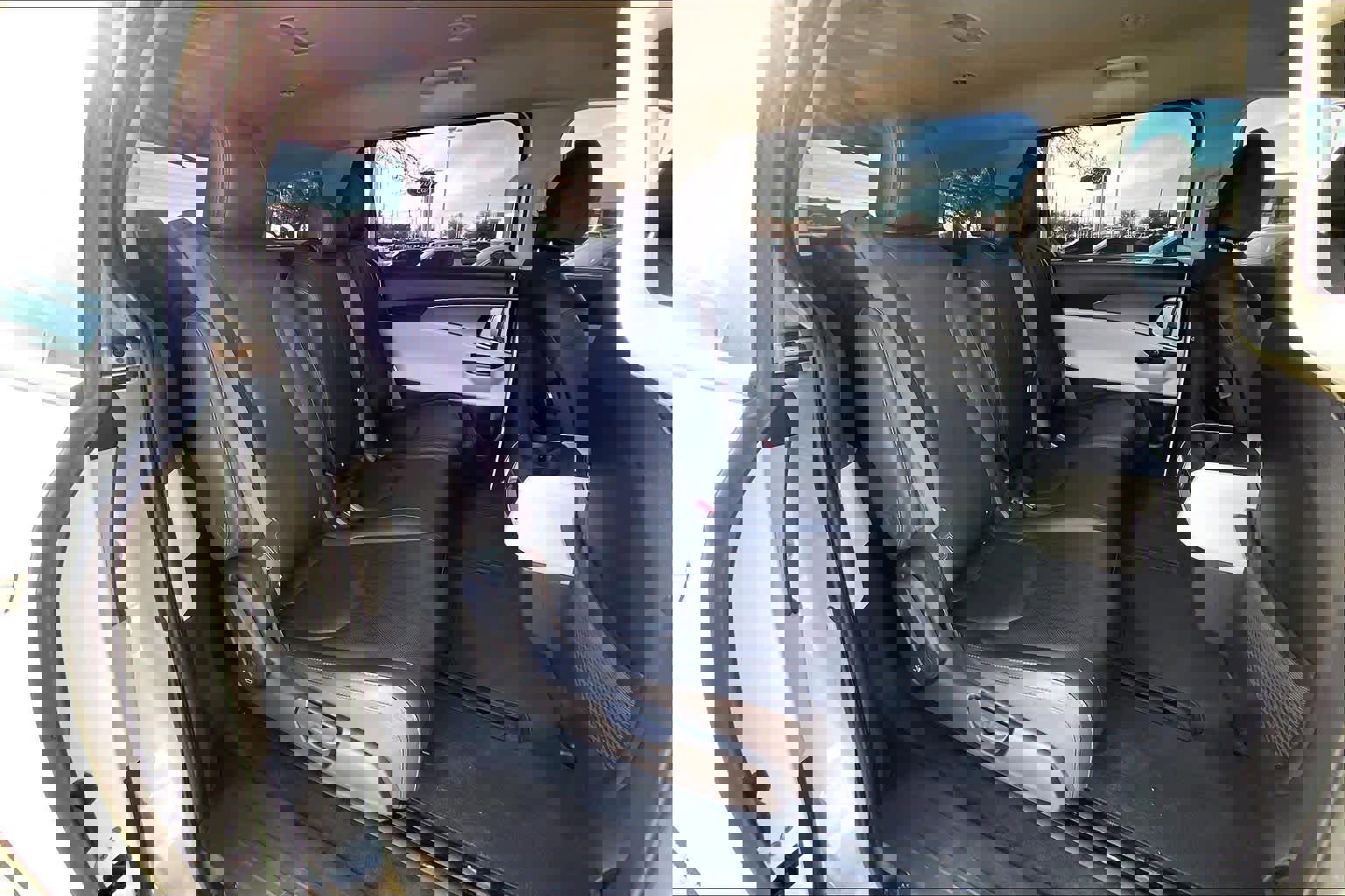 Used 2023 Kia Carnival LX image 18