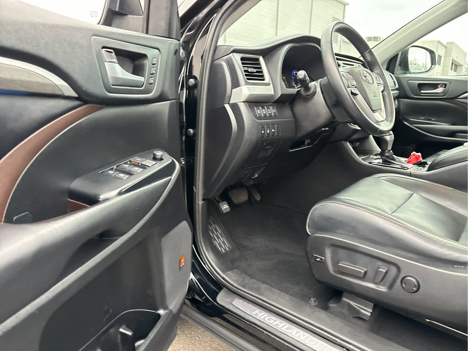 Used 2019 Toyota Highlander Limited Platinum image 7