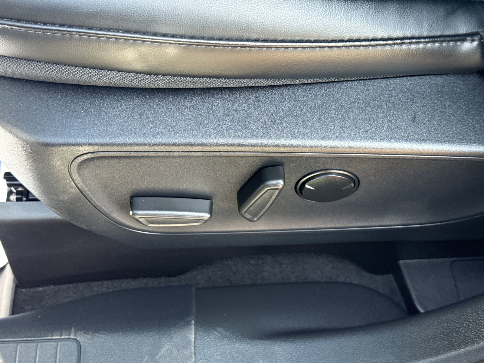 Certified 2025 Ford Escape SE image 18