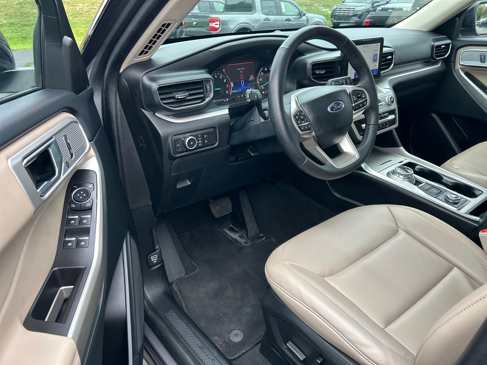Certified 2024 Ford Explorer XLT w/ Equipment Group 202A AWD/4WD image 6