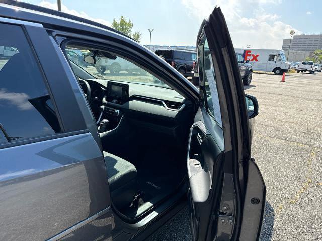 Used 2022 Toyota RAV4 XLE image 8
