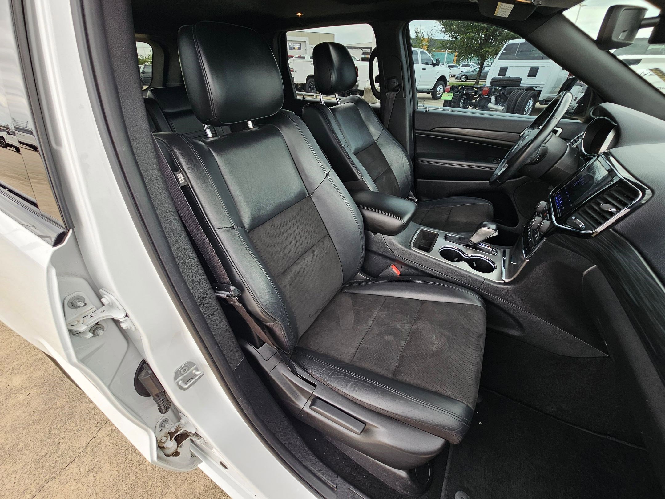 Used 2020 Jeep Grand Cherokee Altitude AWD/4WD image 30
