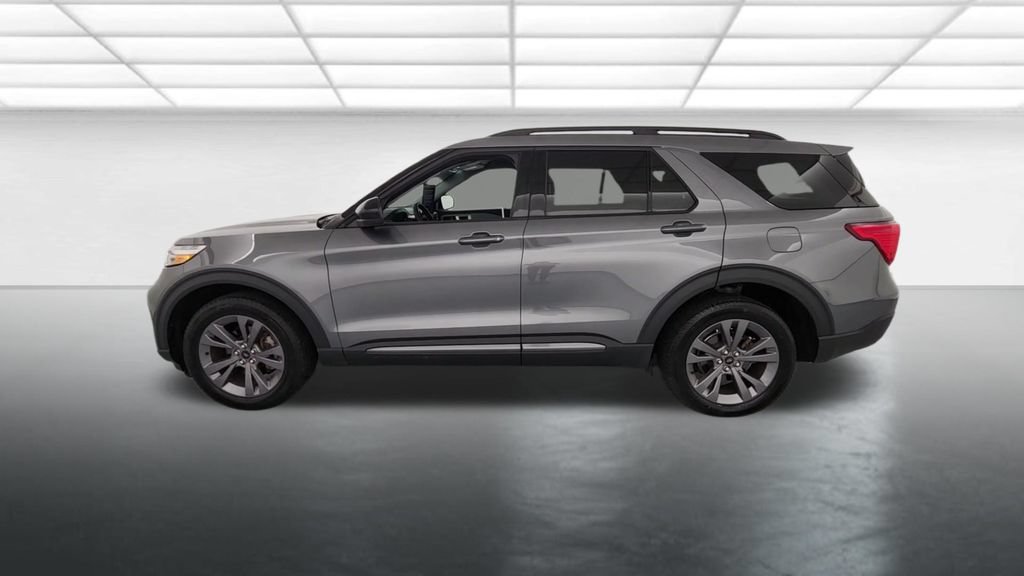 Certified 2024 Ford Explorer XLT w/ Equipment Group 202A AWD/4WD image 5