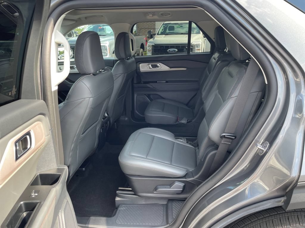 Certified 2025 Ford Explorer Active w/ Active Comfort Package AWD/4WD image 14