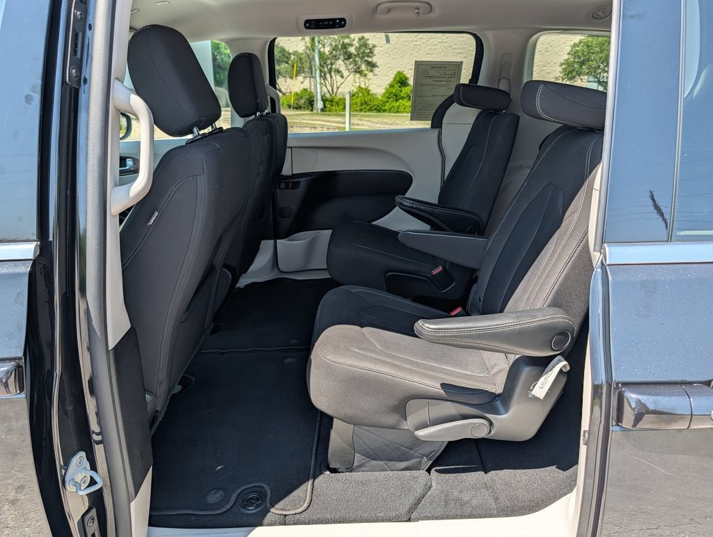Used 2023 Chrysler Voyager LX FWD image 22