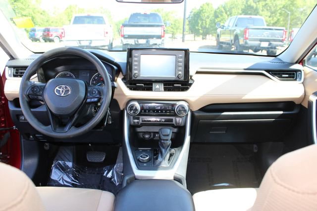 Used 2019 Toyota RAV4 LE w/ Carpet Mat Package AWD/4WD image 5