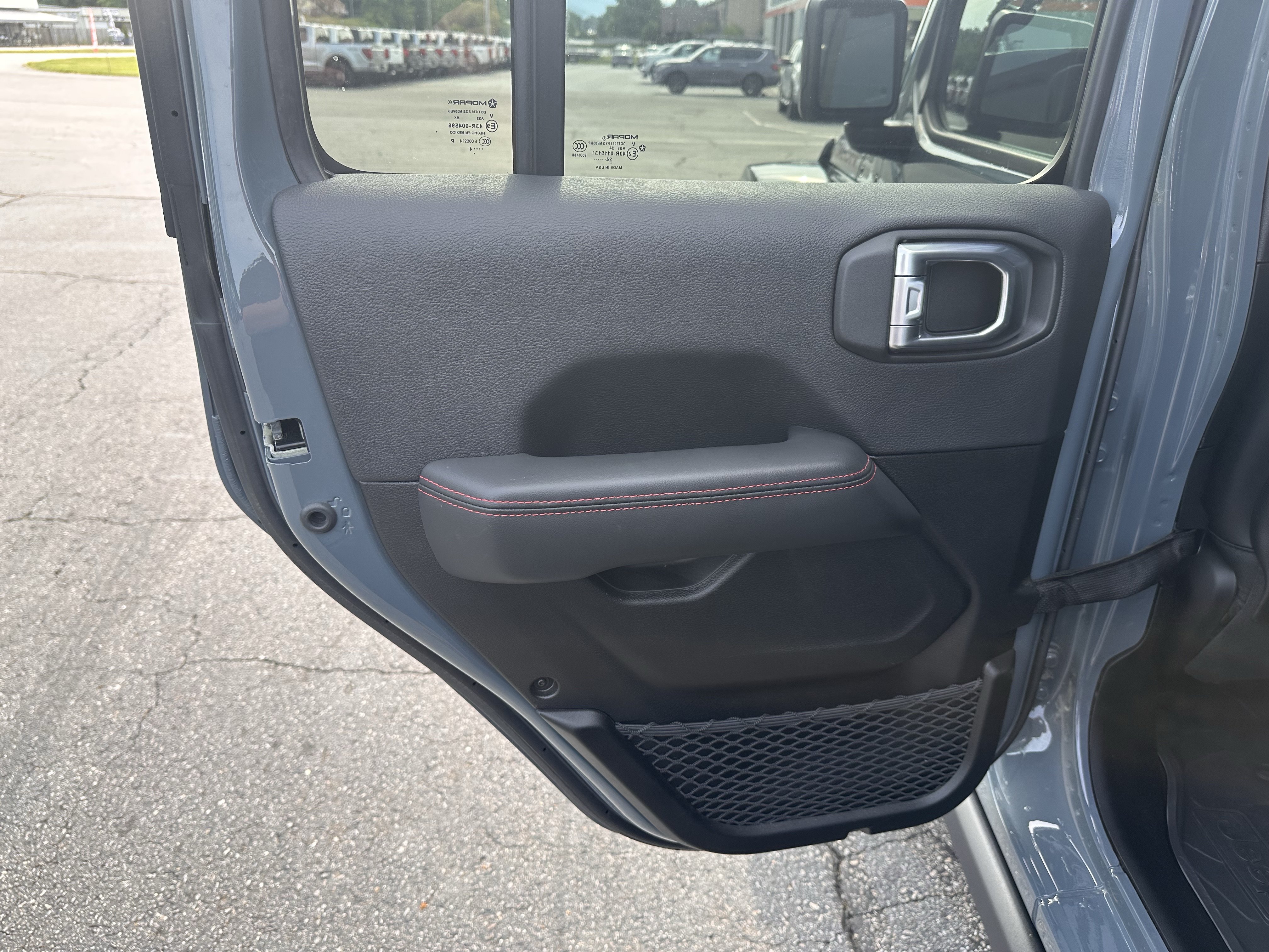Used 2024 Jeep Wrangler Unlimited Rubicon AWD/4WD image 11