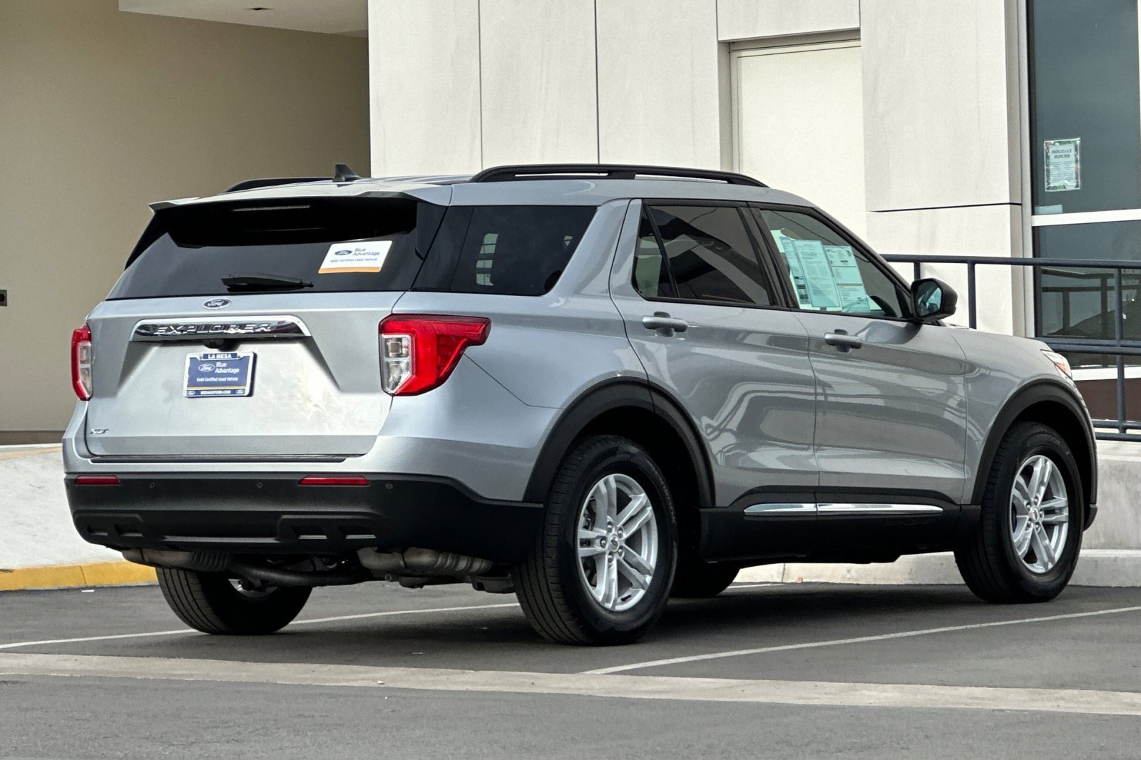 Certified 2023 Ford Explorer XLT image 3
