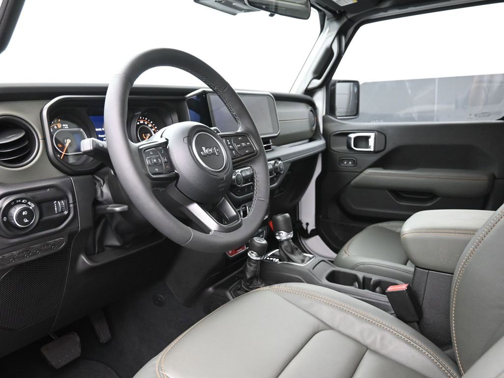 Used 2025 Jeep Gladiator Mojave w/ Convenience Group image 18