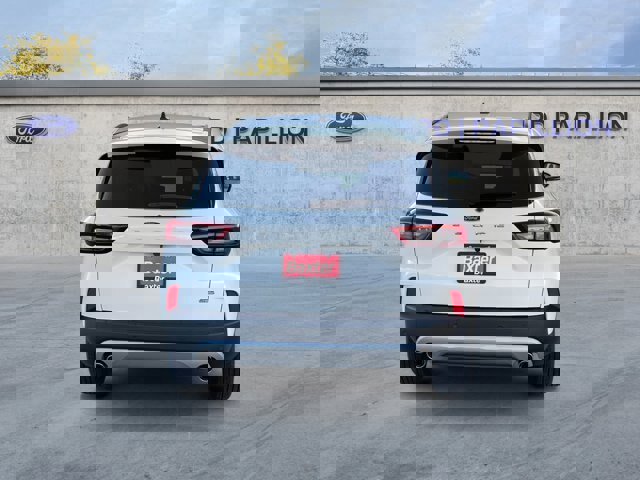 Certified 2024 Ford Escape SE image 3