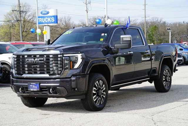 Used 2024 GMC Sierra 3500 Denali Ultimate AWD/4WD image 3