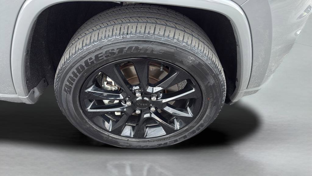 Used 2021 Jeep Grand Cherokee Laredo X AWD/4WD image 34