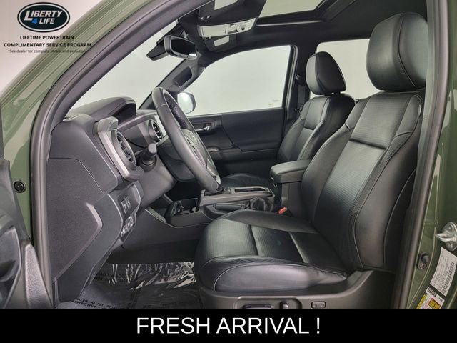 Used 2021 Toyota Tacoma TRD Sport w/ TRD Premium Sport Package AWD/4WD image 13