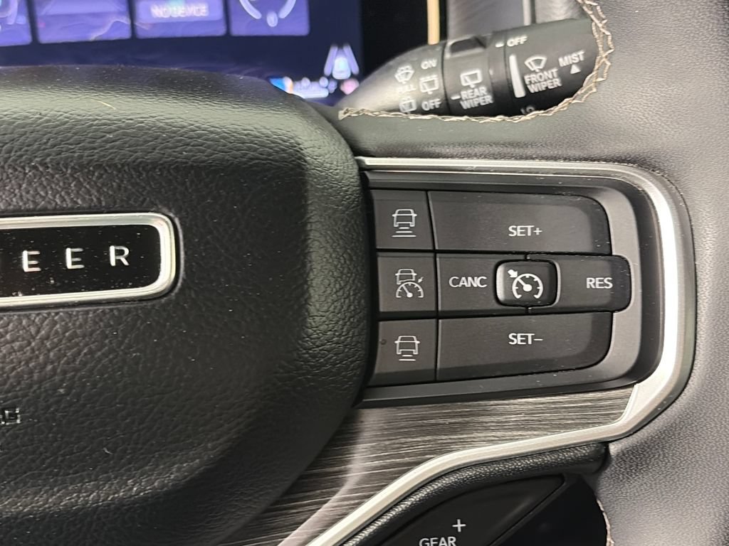 Used 2024 Jeep Wagoneer L Series II w/ Flexible Seating Group AWD/4WD image 18