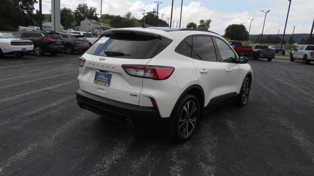 Certified 2022 Ford Escape SE w/ SE Sport Appearance Package image 5
