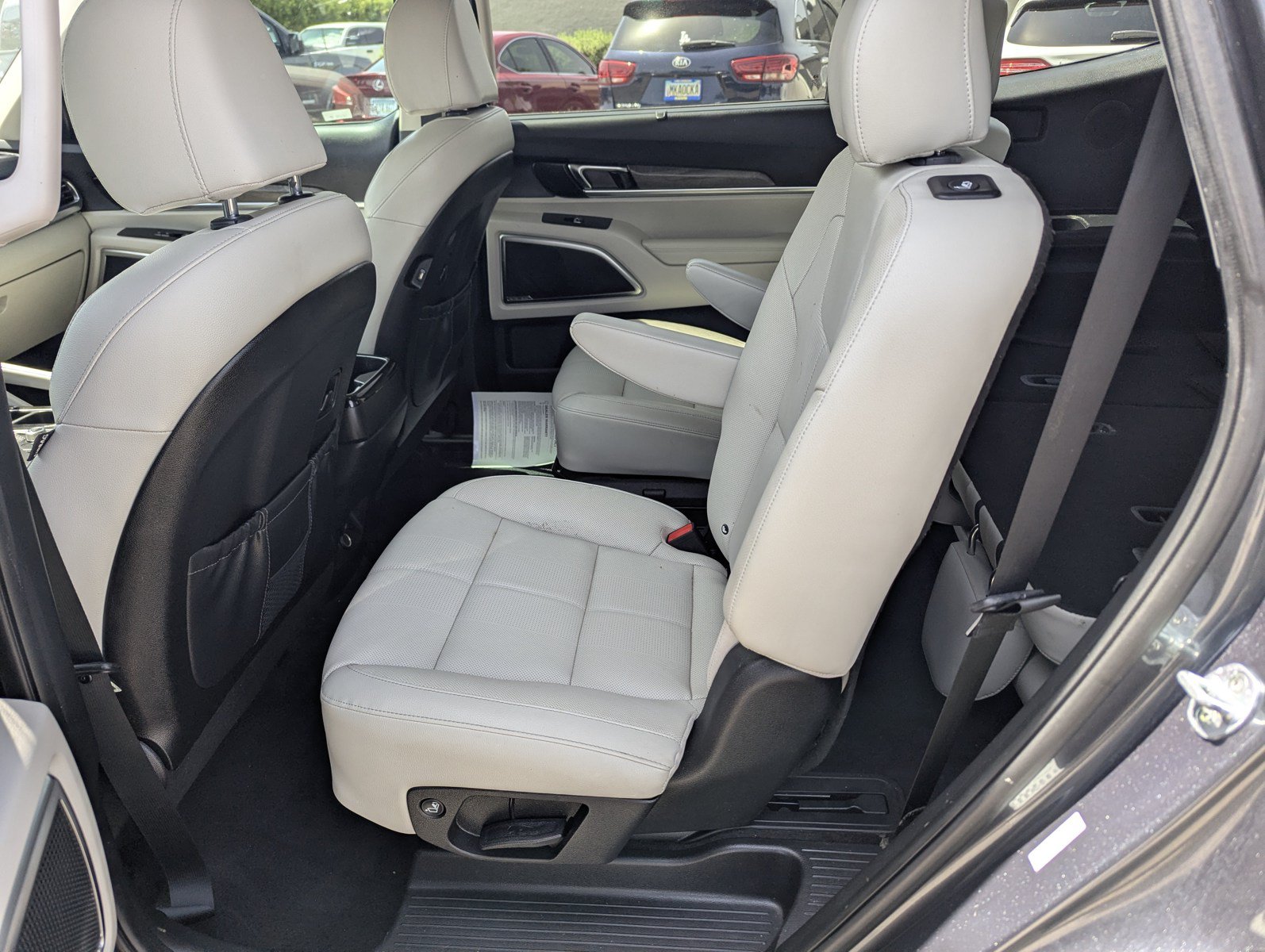 Used 2022 Kia Telluride SX w/ Towing Package FWD image 8