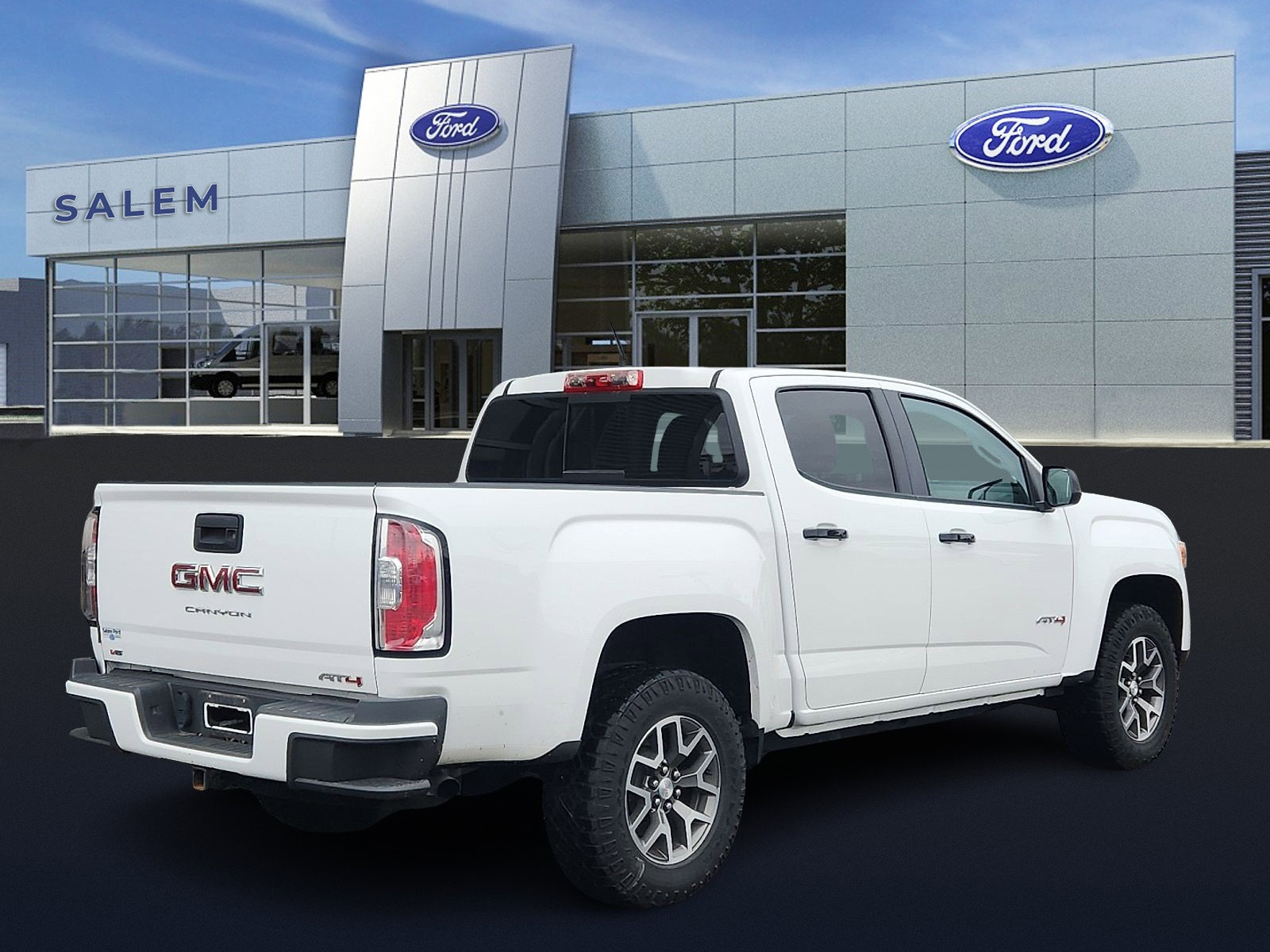 Used 2022 GMC Canyon AT4 w/ Trailering Package image 4