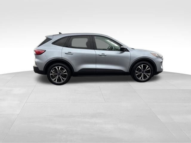 Certified 2022 Ford Escape SE w/ SE Sport Appearance Package image 5