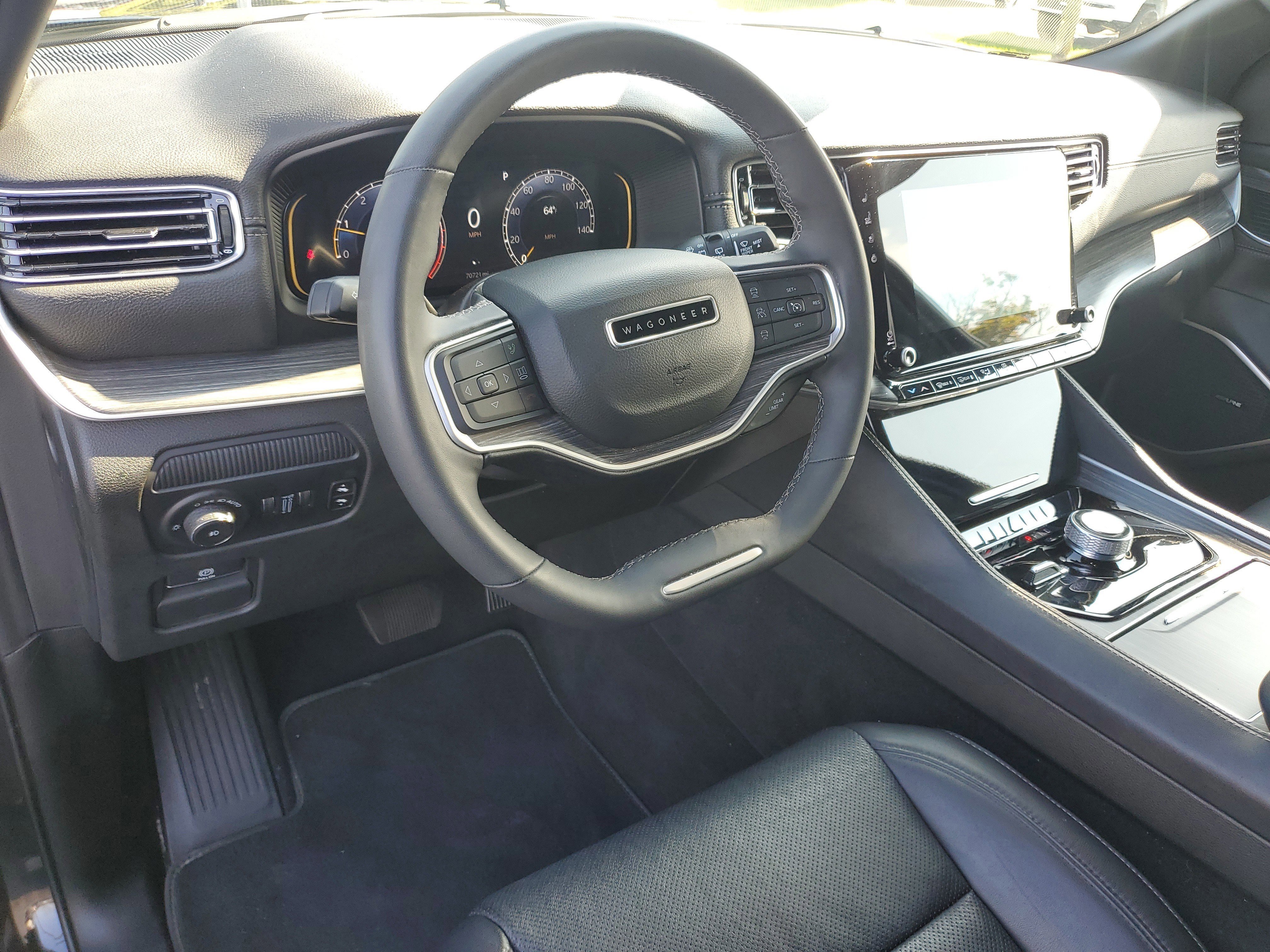 Used 2024 Jeep Wagoneer L Series II w/ Flexible Seating Group image 18