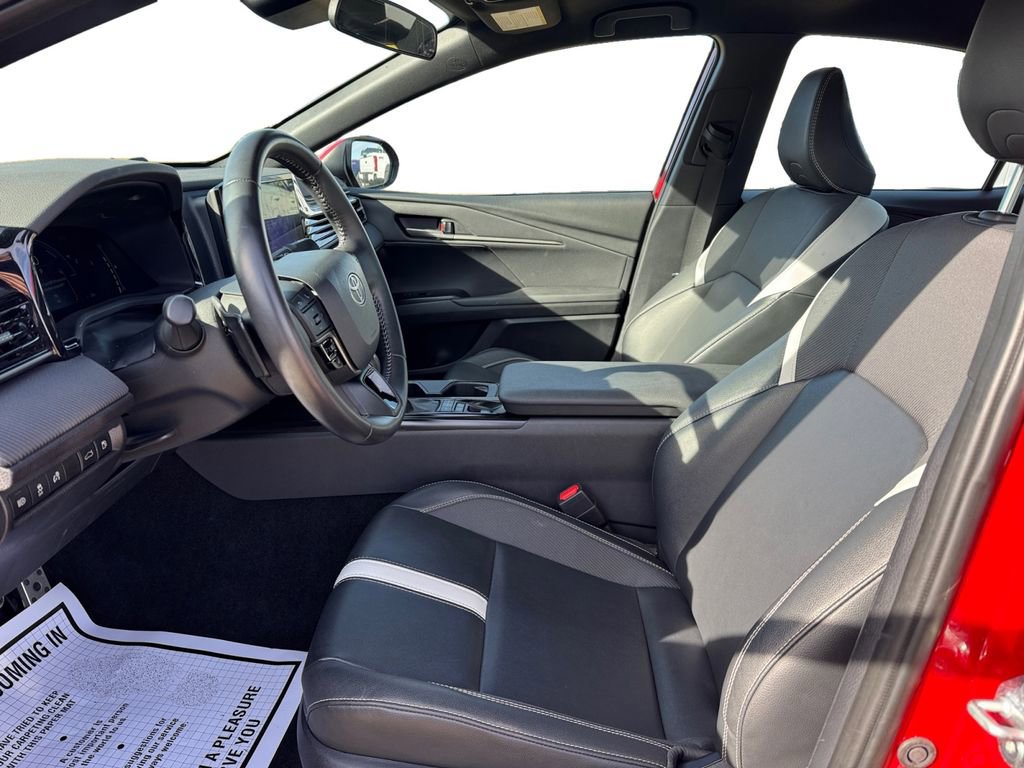 Used 2025 Toyota Camry SE image 10