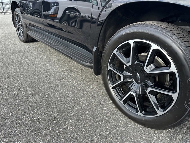 Used 2023 Chevrolet Suburban RST w/ Sport Performance Package image 13