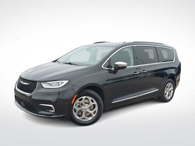 Used 2021 Chrysler Pacifica Limited w/ Uconnect Theater Family Group
