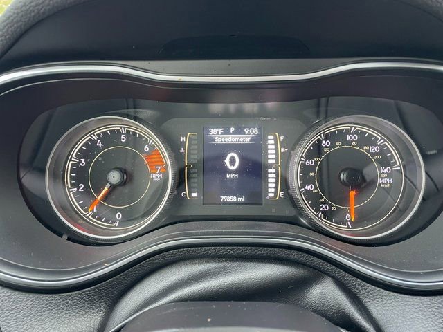 Used 2020 Jeep Cherokee Latitude Plus image 18