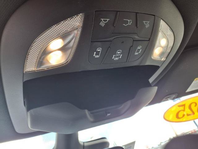 Used 2025 Chrysler Pacifica Select FWD image 13