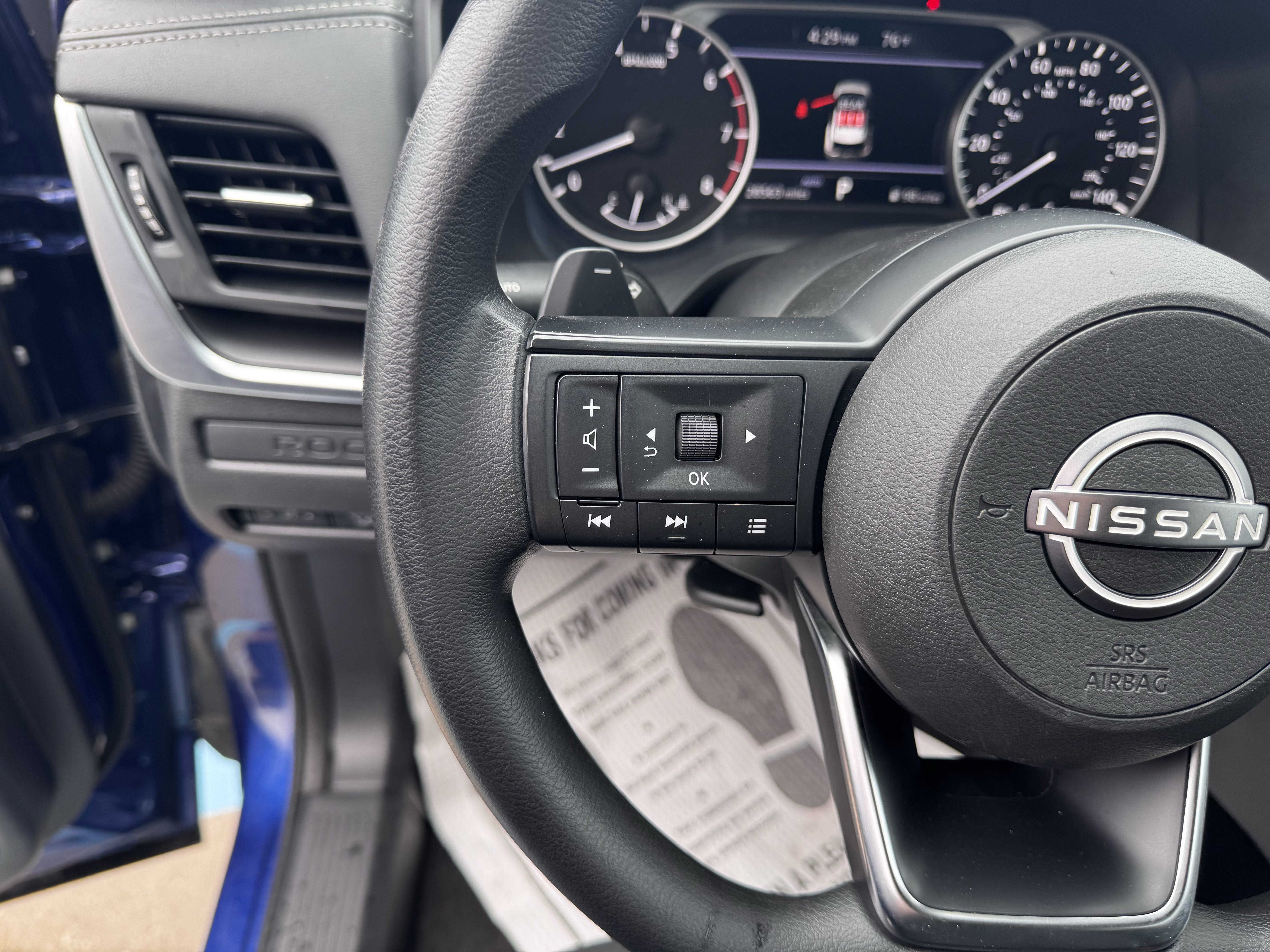 Used 2023 Nissan Rogue S image 13