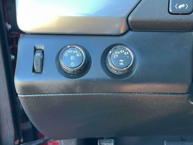 Used 2020 Chevrolet Tahoe LT w/ Off-Road Package AWD/4WD image 32
