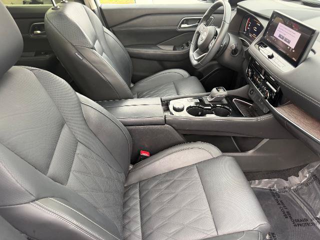 Used 2024 Nissan Rogue Platinum w/ Platinum Premium Package AWD/4WD image 13