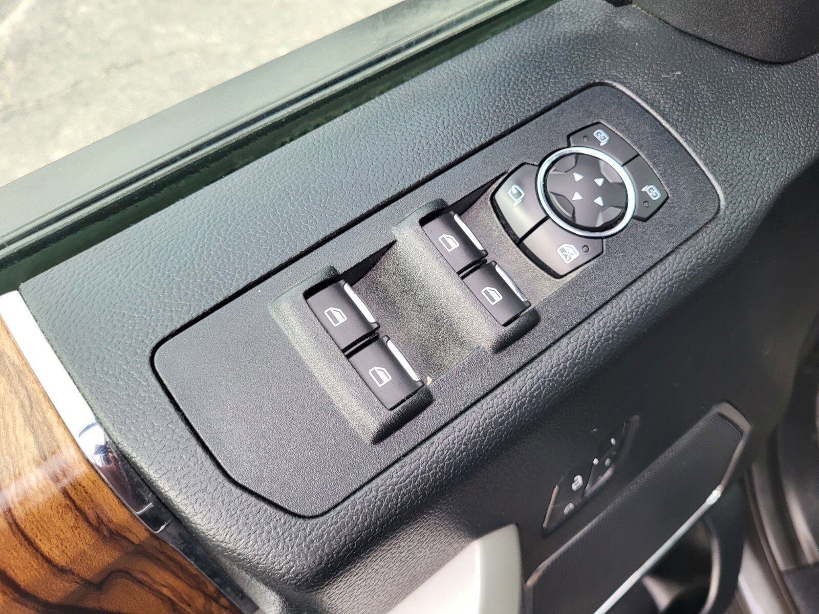 Certified 2019 Ford F150 Lariat w/ Equipment Group 502A Luxury image 19