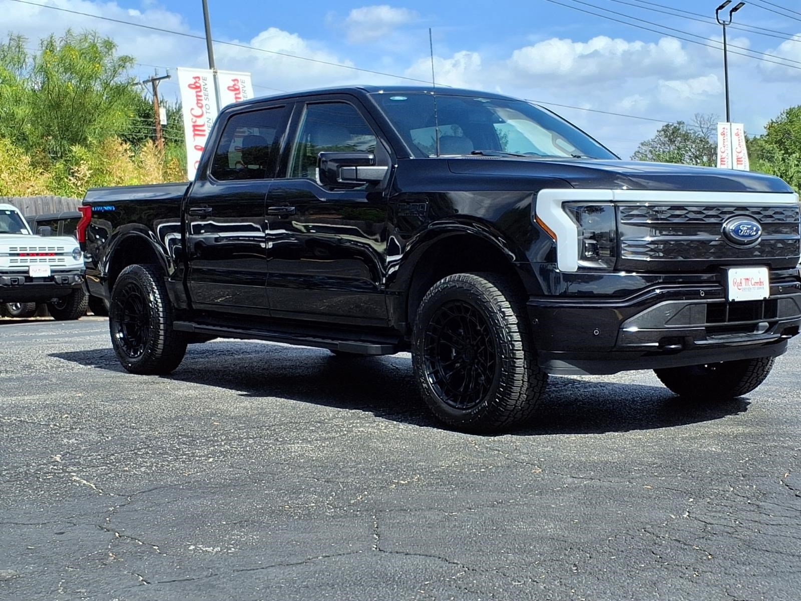 Certified 2023 Ford F150 Lightning Platinum AWD/4WD image 4