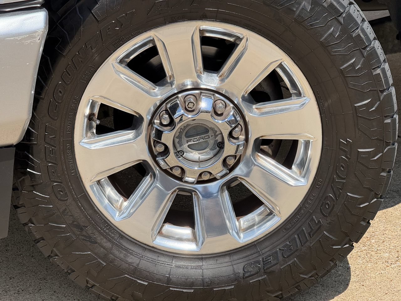 Certified 2022 Ford F250 Platinum w/ FX4 Off-Road Package AWD/4WD image 8
