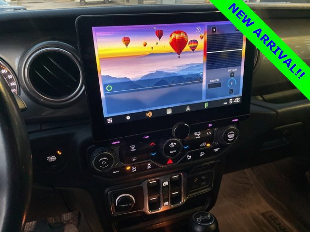 Used 2018 Jeep Wrangler Unlimited Sahara image 12