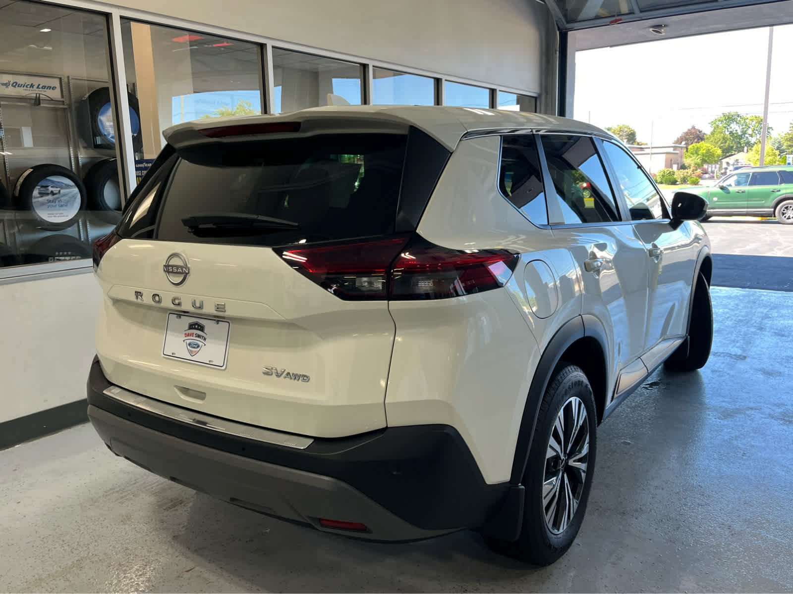 Used 2023 Nissan Rogue SV AWD/4WD image 9