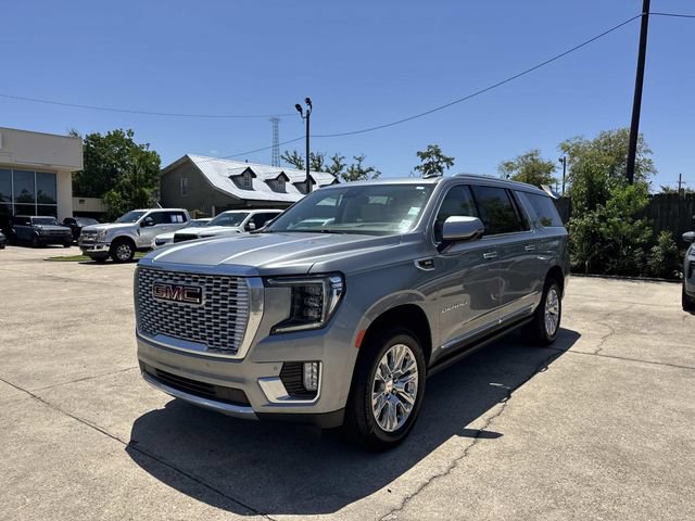 Used 2023 GMC Yukon XL Denali AWD/4WD image 3