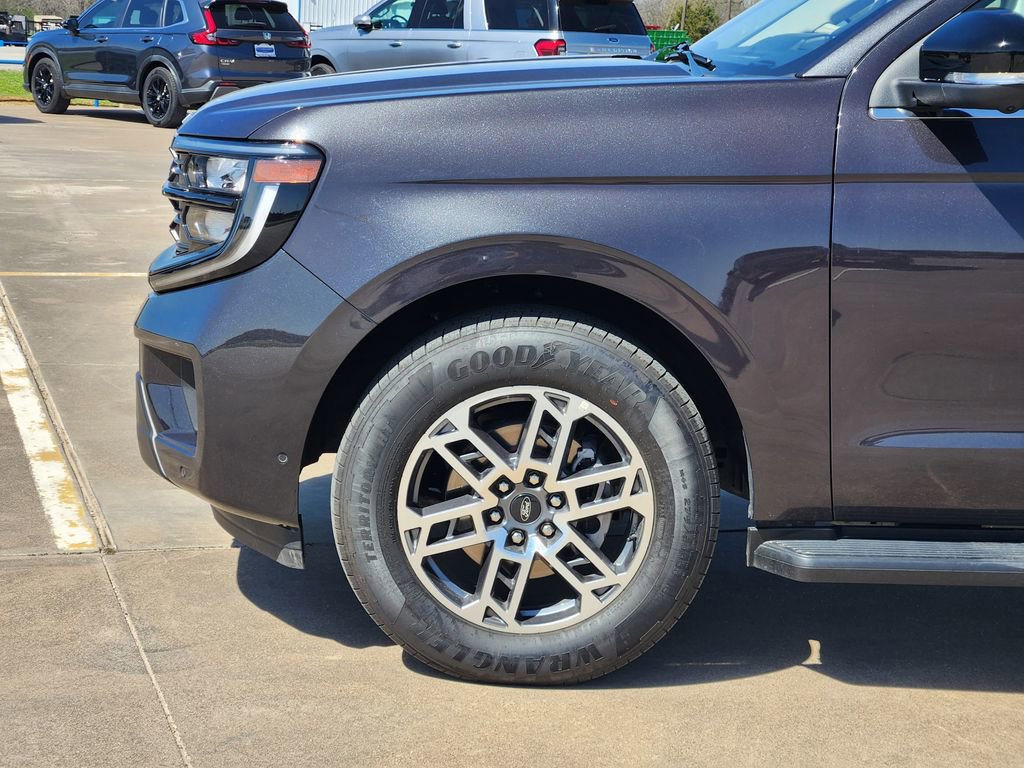 Certified 2025 Ford Expedition Active image 9