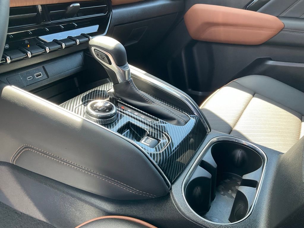 Used 2025 GMC Canyon AT4 w/ Nightfall Edition image 18