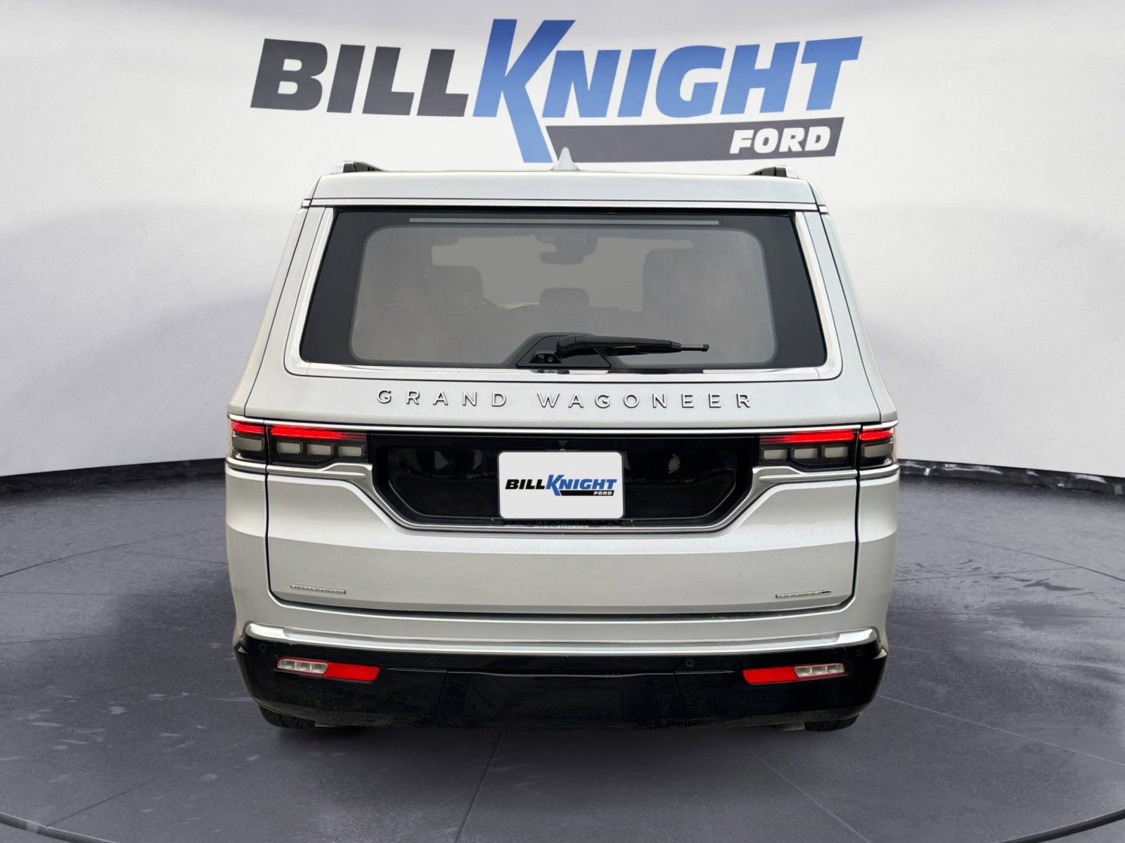 Used 2022 Jeep Grand Wagoneer Series III w/ Rear Seat Video Group 1 image 4