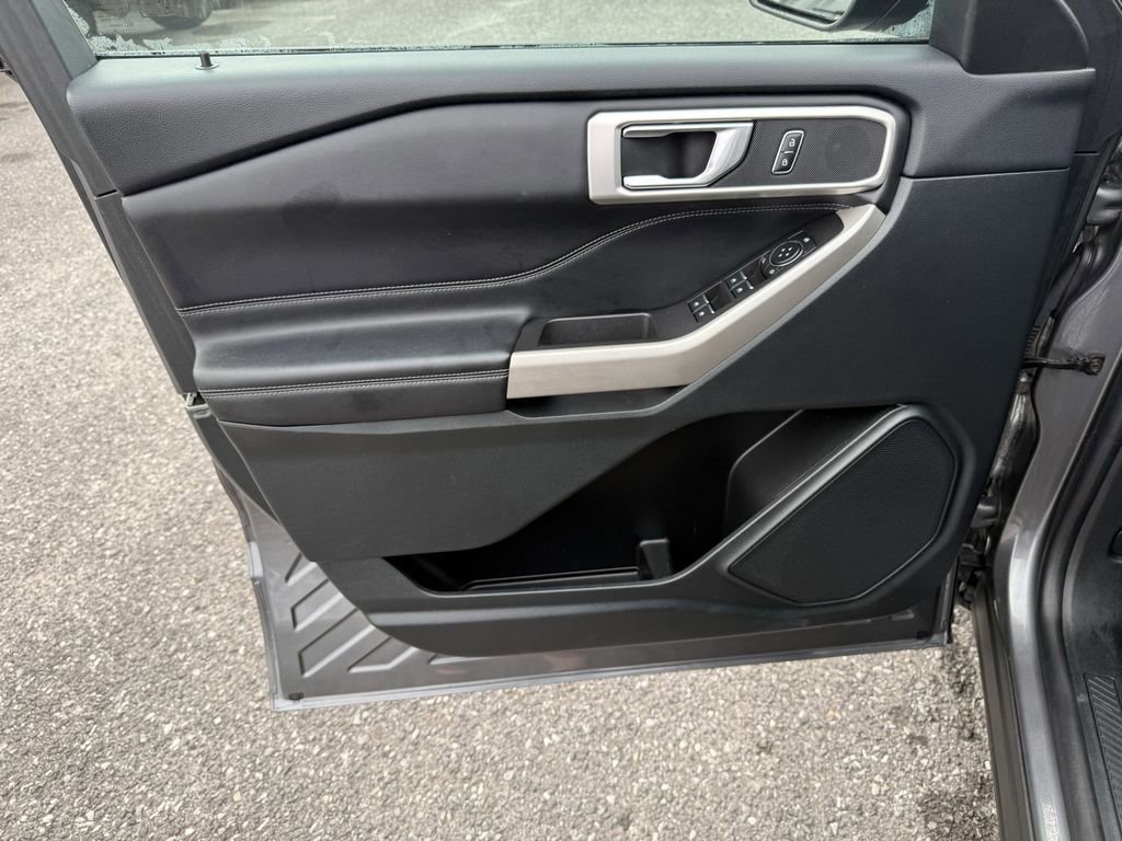 Certified 2024 Ford Explorer XLT image 18