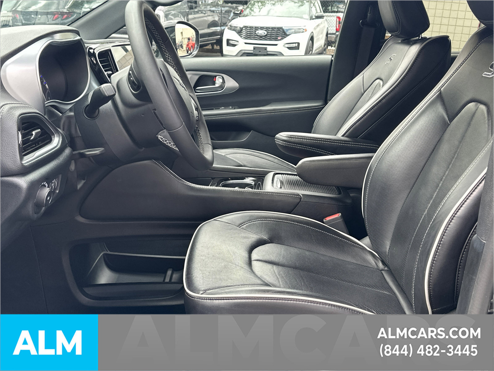 Used 2025 Chrysler Pacifica Limited FWD image 10
