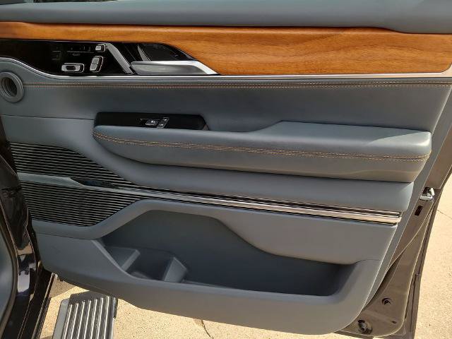 Used 2024 Jeep Grand Wagoneer Series III AWD/4WD image 9