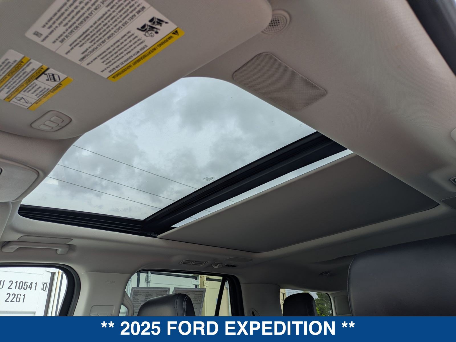 Certified 2025 Ford Expedition Platinum w/ Driver's Package AWD/4WD image 27