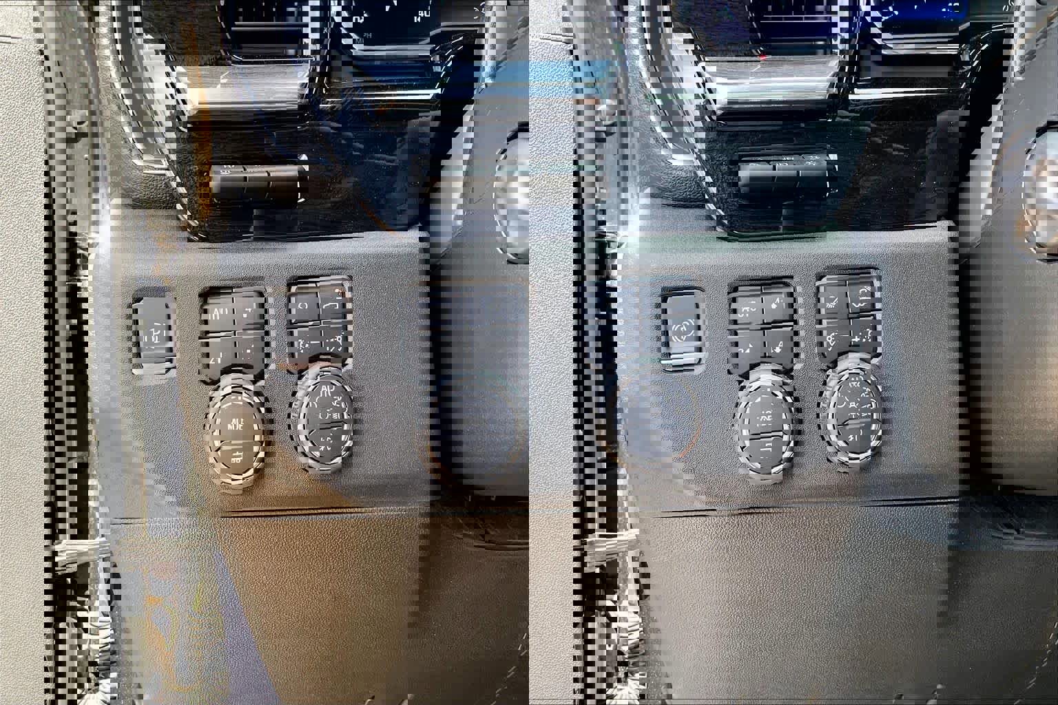 Used 2024 Chevrolet Silverado 1500 High Country w/ Technology Package AWD/4WD image 33