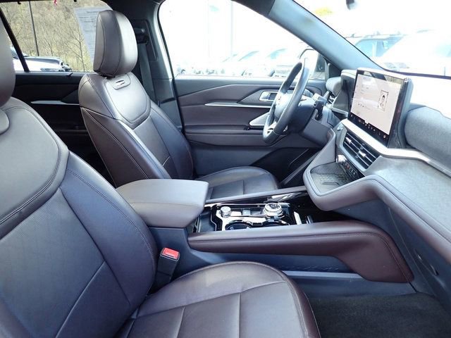 Certified 2025 Ford Explorer Platinum image 13