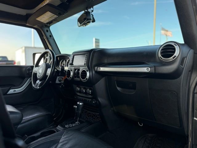 Used 2018 Jeep Wrangler Unlimited Sahara w/ Connectivity Group image 16